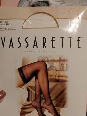 NWT Vassarette Medium Ivory Lace Top Sexy Thigh High Stockings